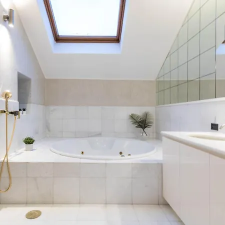 Joivy Exclusive In Close To Cernobbio