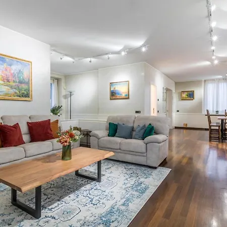 Joivy Exclusive In Close To