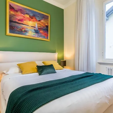 Joivy Exclusive In Close To *