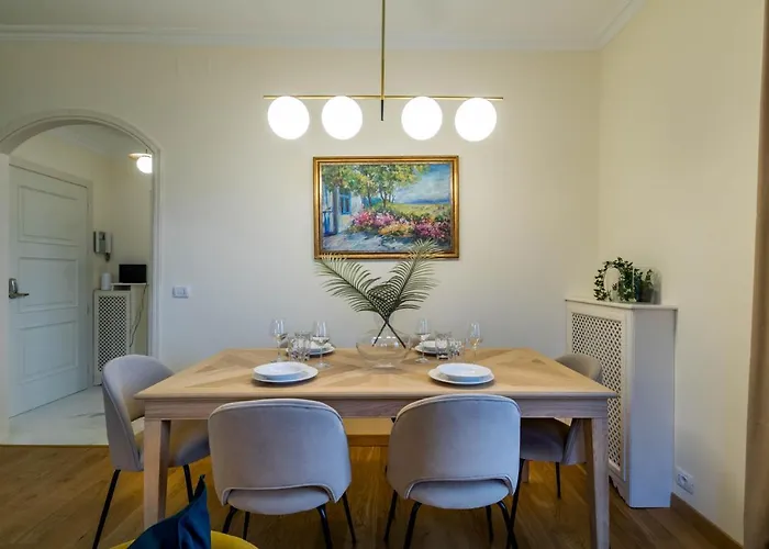 Joivy Exclusive In Close To