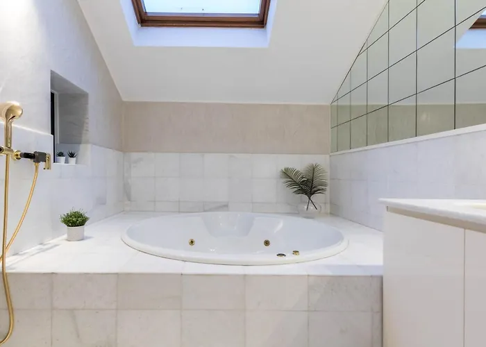 Joivy Exclusive In Close To